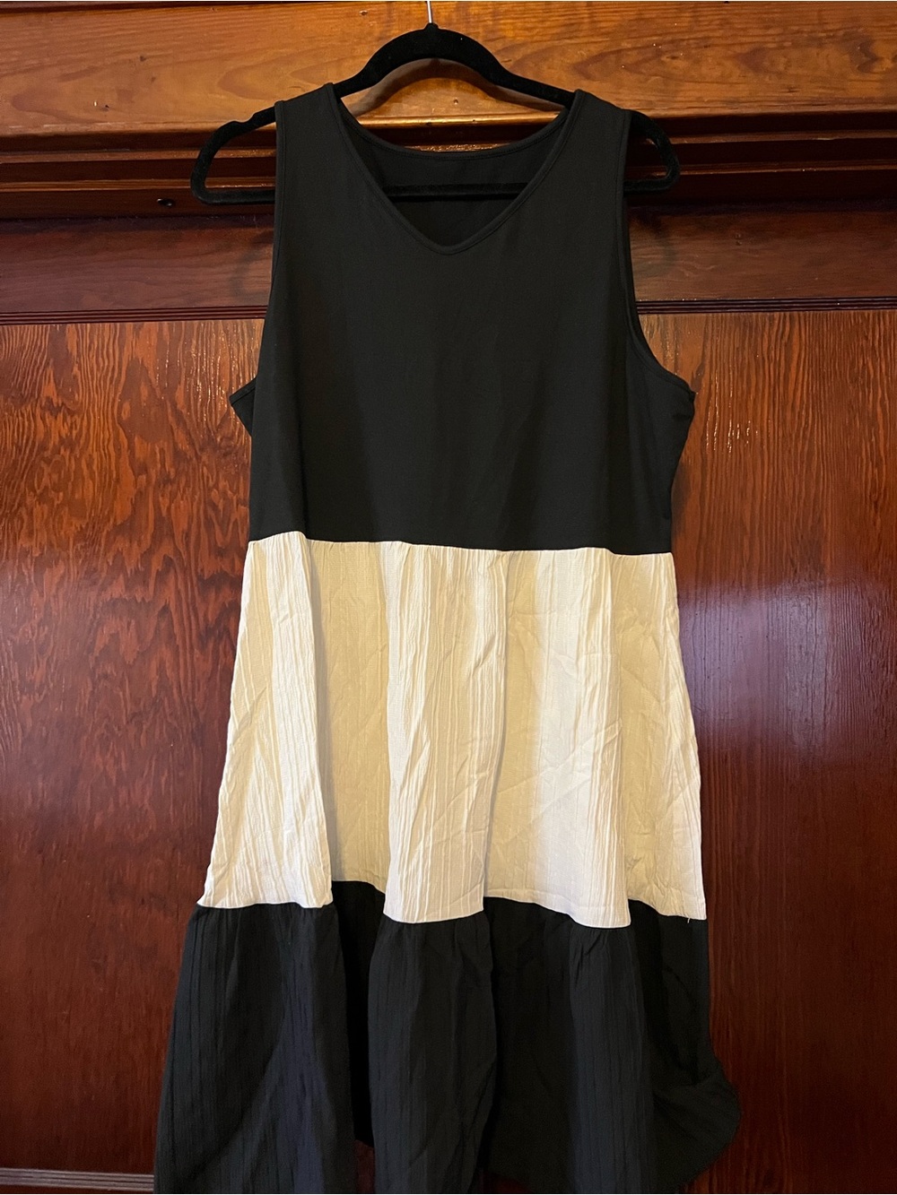 Black and White Sleeveless Colorblock Dress